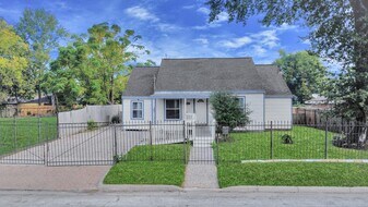 3911 Anita St in Houston, TX - Building Photo