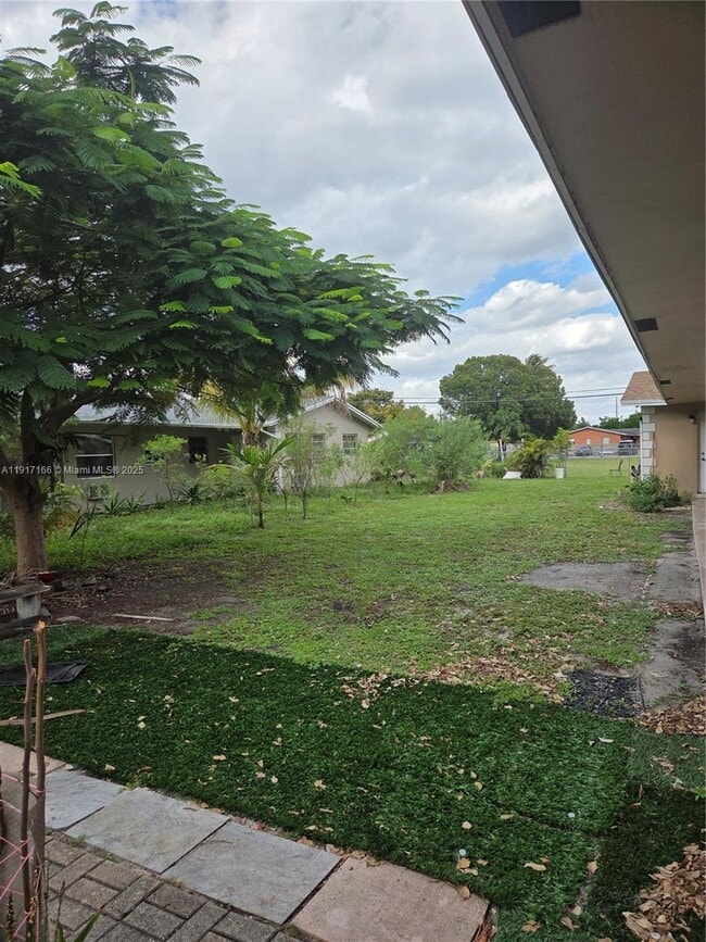 435 NW 41st St in Oakland Park, FL - Building Photo - Building Photo