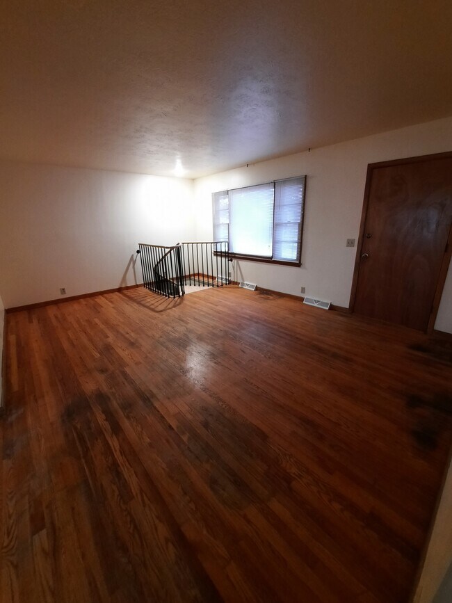 743 S 2nd St Rentals in Salina, KS