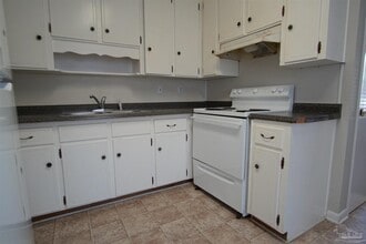 1447 E Burgess Rd in Pensacola, FL - Building Photo - Building Photo