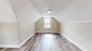 294 Madison Ave, Unit 3rd Floor in Akron, OH - Foto de edificio - Building Photo