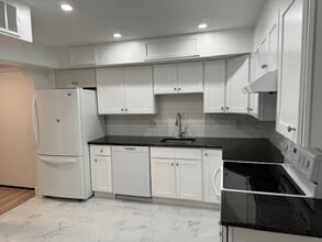 11 Shadowbrook Ln, Unit 8 in Milford, MA - Building Photo - Building Photo