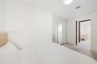 1000 Brickell Plaza, Unit 2805 in Miami, FL - Building Photo - Building Photo
