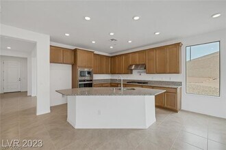 10 Sun Lily Ln in Henderson, NV - Building Photo - Building Photo