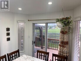 22 Tina Ct in Brampton, ON - Building Photo