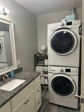 39 Bourne St, Unit 1E in Bristol, RI - Building Photo - Building Photo