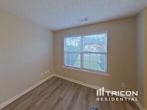 4056 Northwind Dr in Ellenwood, GA - Building Photo - Building Photo