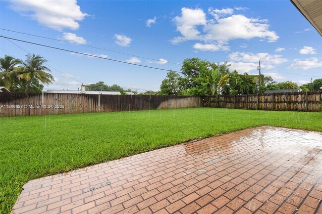 20545 Leeward Ln in Cutler Bay, FL - Building Photo - Building Photo