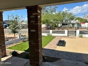 921 E Roosevelt St in Phoenix, AZ - Foto de edificio - Building Photo