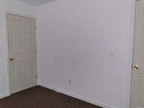 28 Wedgewood Cir, Unit #1 in Springfield, MA - Foto de edificio - Building Photo