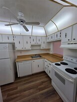 4374 NW 9th Ave in Pompano Beach, FL - Building Photo