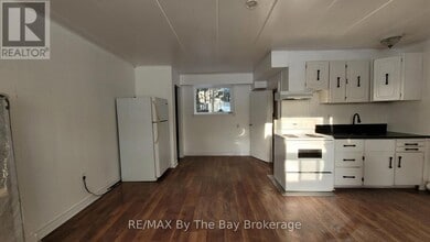 280 River Rd E in Wasaga Beach, ON - Building Photo - Building Photo