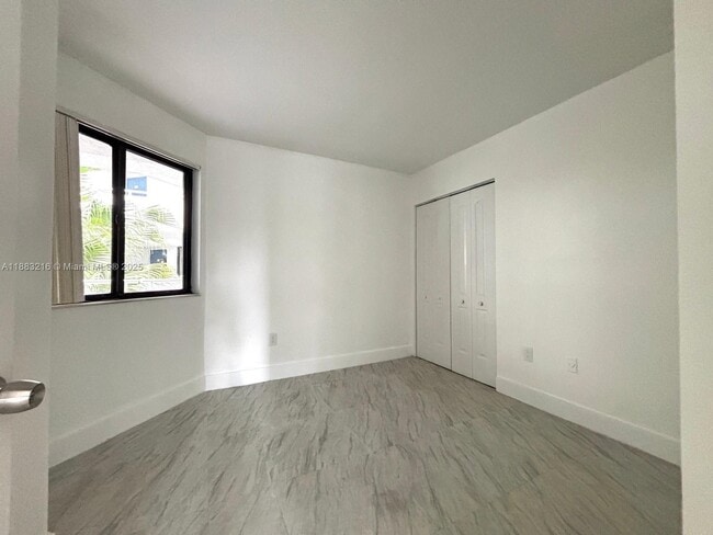 8275 SW 152nd Ave in Miami, FL - Foto de edificio - Building Photo