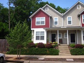 2435 N Berkshire Rd in Charlottesville, VA - Building Photo