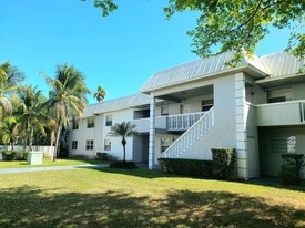 17255 SW 95th Ave, Unit 159 in Palmetto Bay, FL - Building Photo