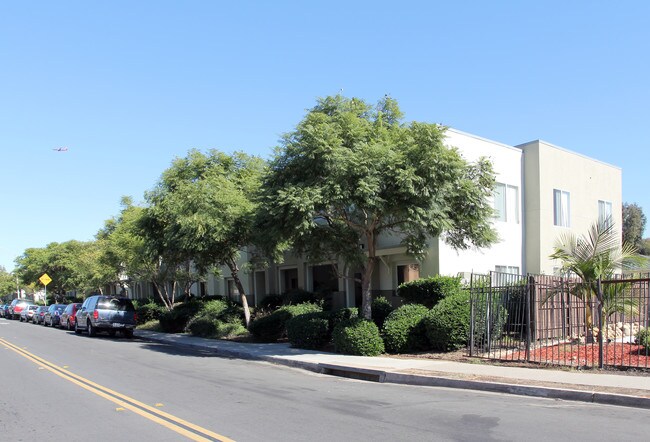 Vista Verde Apartments in San Diego, CA - Foto de edificio - Building Photo