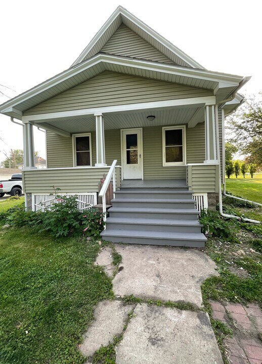 401 N Polk St in Sumner, IA - Building Photo