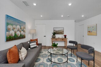 13035 San Fernando Rd in Los Angeles, CA - Building Photo - Building Photo