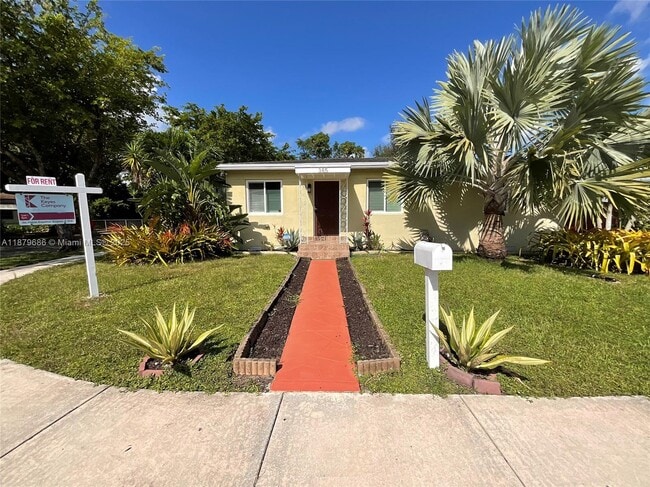 385 NW 129th St in North Miami, FL - Foto de edificio - Building Photo