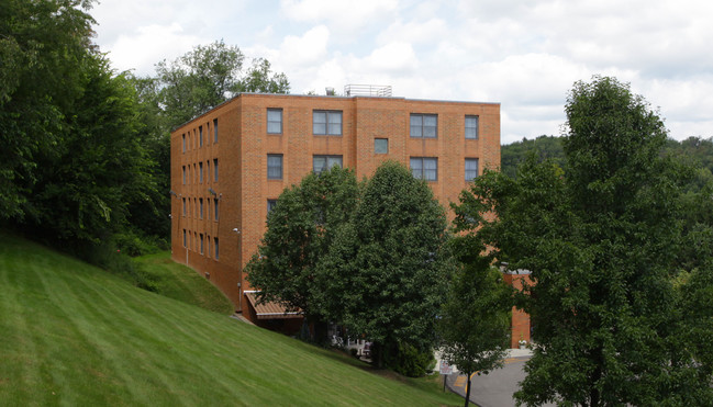 Germaine Harbor in Bethel Park, PA - Foto de edificio - Building Photo