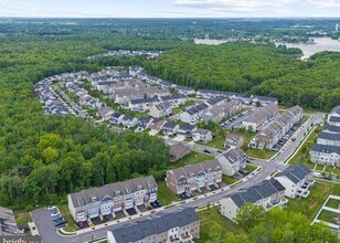 1026 Edenberry Way in Glen Burnie, MD - Foto de edificio - Building Photo