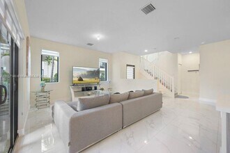 4712 NW 83rd Ave in Doral, FL - Building Photo - Building Photo