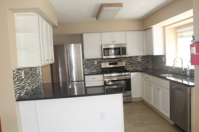 13 Halstead Pl in Princeton, NJ - Building Photo - Building Photo