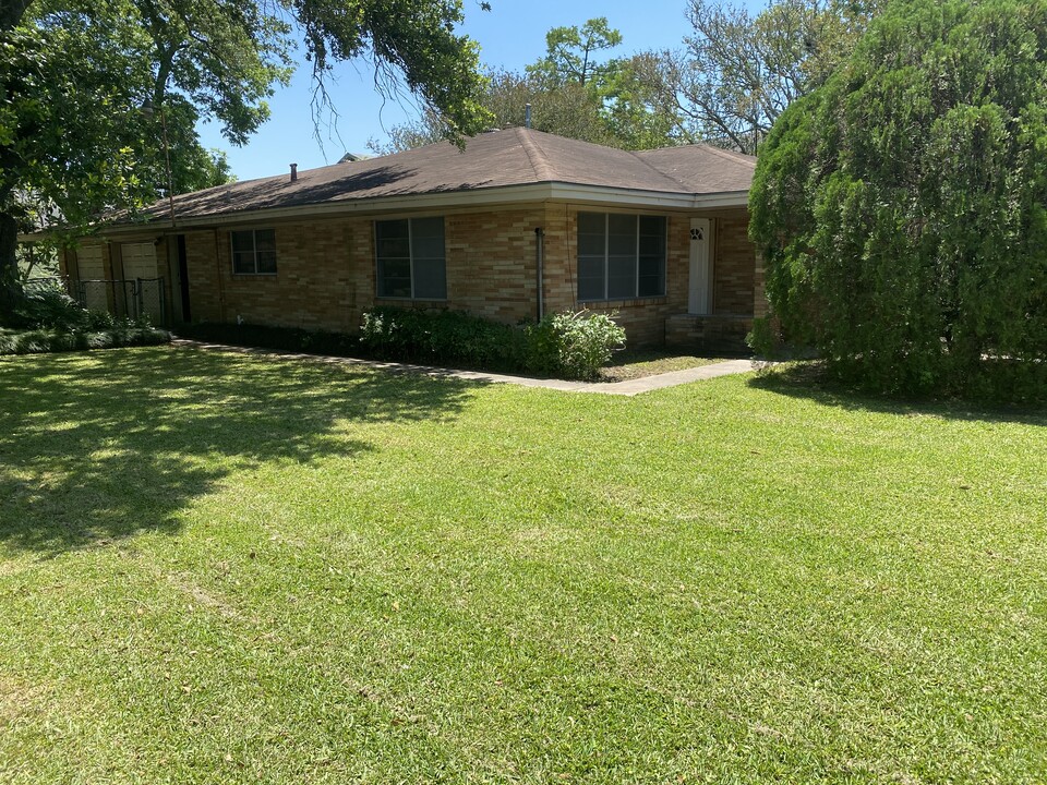 5015 Highland Ave in Beaumont, TX - Building Photo