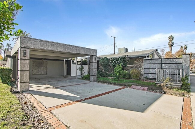 6513 Corbin Ave in Los Angeles, CA - Building Photo - Building Photo