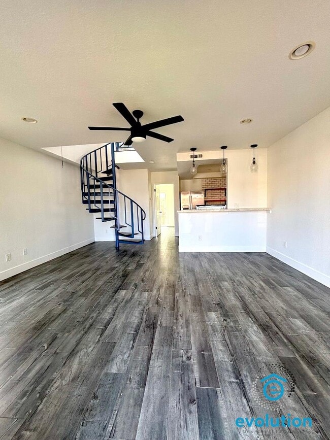 4929-4933 Santa Cruz Ave in San Diego, CA - Building Photo - Building Photo