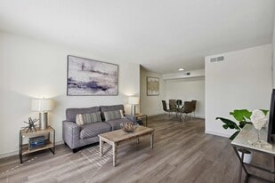 Parkside Place Apartments in Pasadena, TX - Building Photo