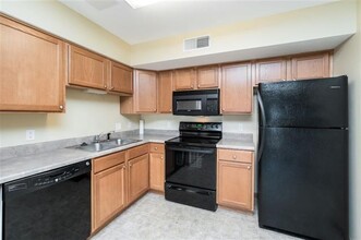 4600 Grand Ave, Unit 7 in Davenport, IA - Building Photo - Building Photo