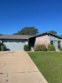 4302 N Chisholm Trail in Granbury, TX - Building Photo