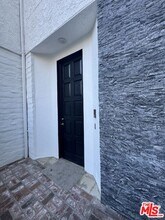 1713 Queens Ct in Los Angeles, CA - Building Photo - Building Photo