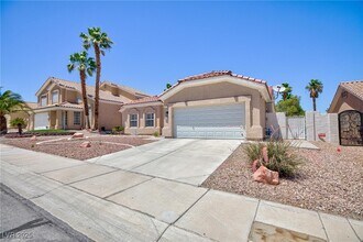8616 Crest Hill in Las Vegas, NV - Building Photo - Building Photo