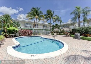 2124 NE 5th Ave in Wilton Manors, FL - Building Photo - Building Photo