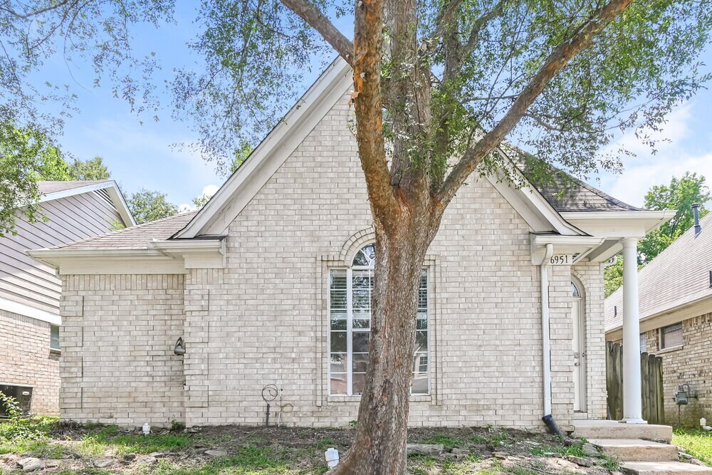 6951 Parkbrook Ln in Cordova, TN - Building Photo