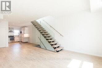 1118 Queen St W in Toronto, ON - Building Photo - Building Photo