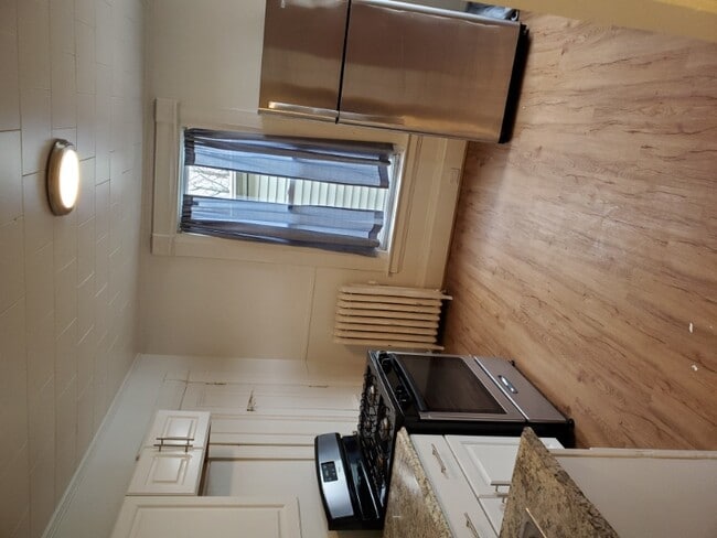 492 Pine St, Unit 2 in Manchester, NH - Building Photo - Building Photo