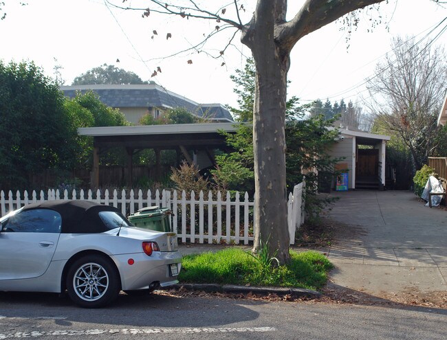 39 Pacheco St in San Rafael, CA - Foto de edificio - Building Photo