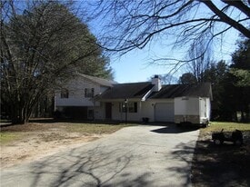1106 Westwood Pl SW in Grayson, GA - Building Photo