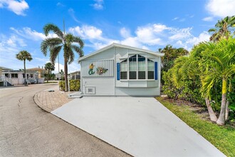 781 Nettles Blvd in Jensen Beach, FL - Foto de edificio - Building Photo