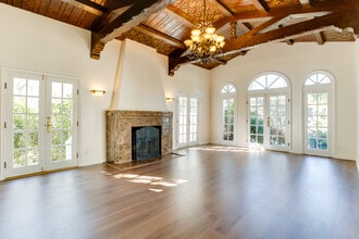 240 S Palm Dr in Beverly Hills, CA - Building Photo - Building Photo