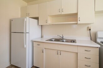 Hillwood Manor Apartments in Falls Church, VA - Foto de edificio - Building Photo