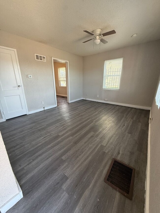 2207 Askew Ave in Kansas City, MO - Building Photo - Building Photo