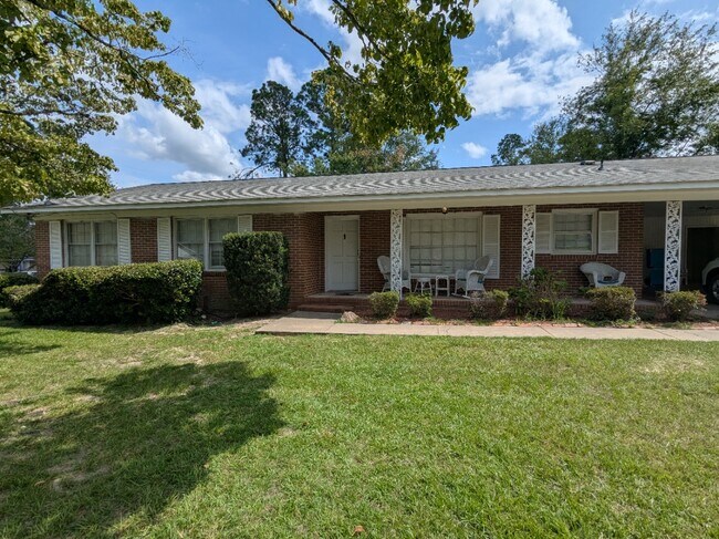 property at 813 McLemore Dr