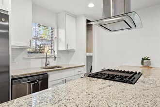 301 E 33rd St in Austin, TX - Building Photo - Building Photo