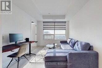 36 Elm Dr W in Mississauga, ON - Building Photo - Building Photo
