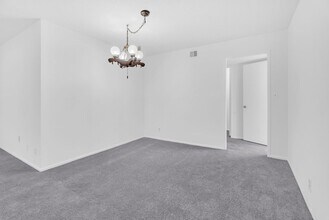5901 Mt Eagle Dr in Alexandria, VA - Building Photo - Building Photo