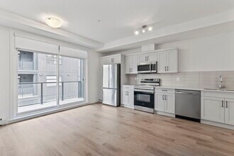 55 Lucas Way NW in Calgary, AB - Building Photo - Building Photo
